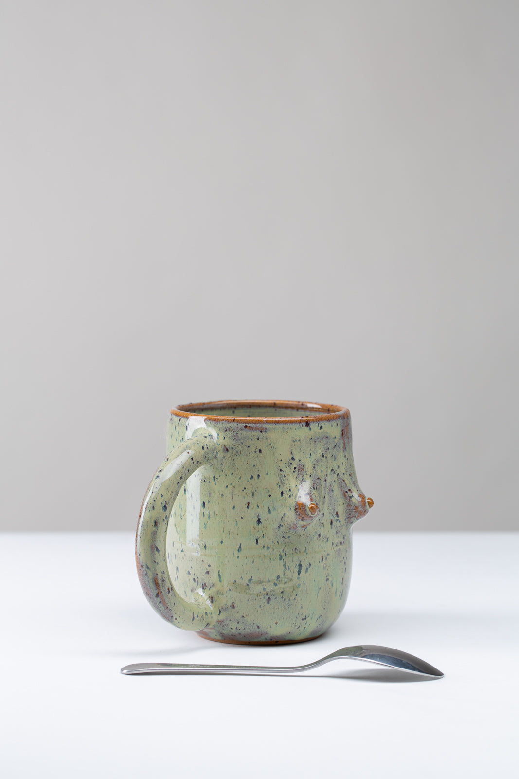 "Boobie" Tasse L - Grün gepunktet