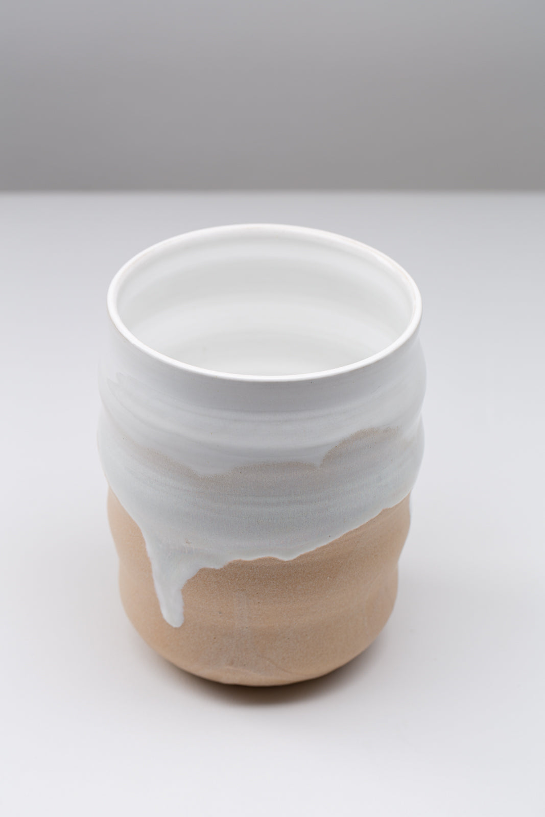 Wellen-Vase - weiß und seidenmatt Cinnamon