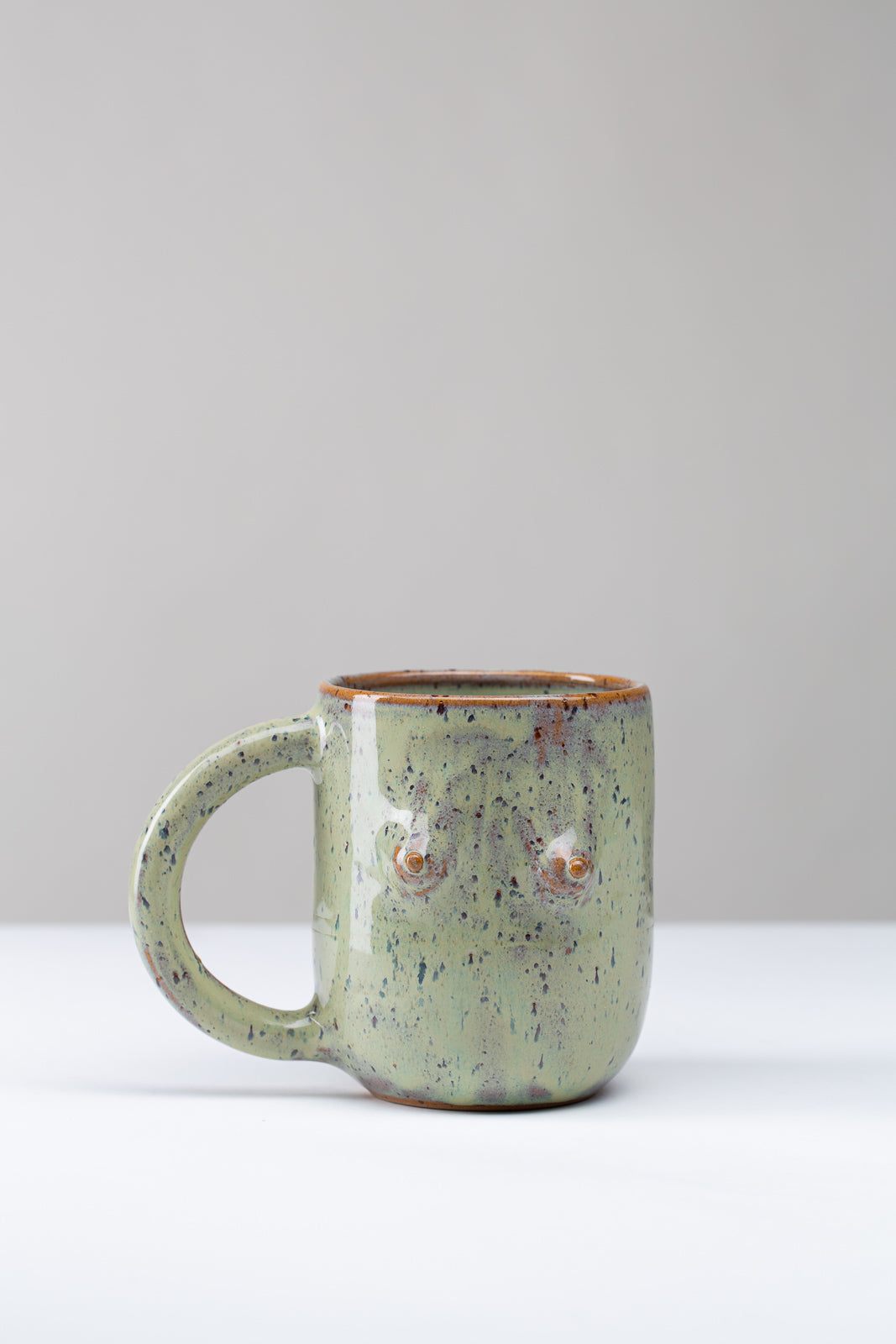 "Boobie" Tasse L - Grün gepunktet