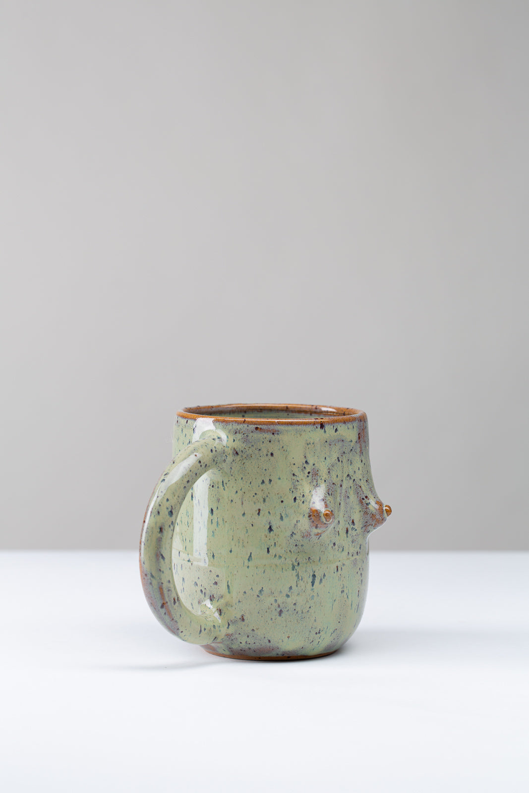 "Boobie" Tasse L - Grün gepunktet