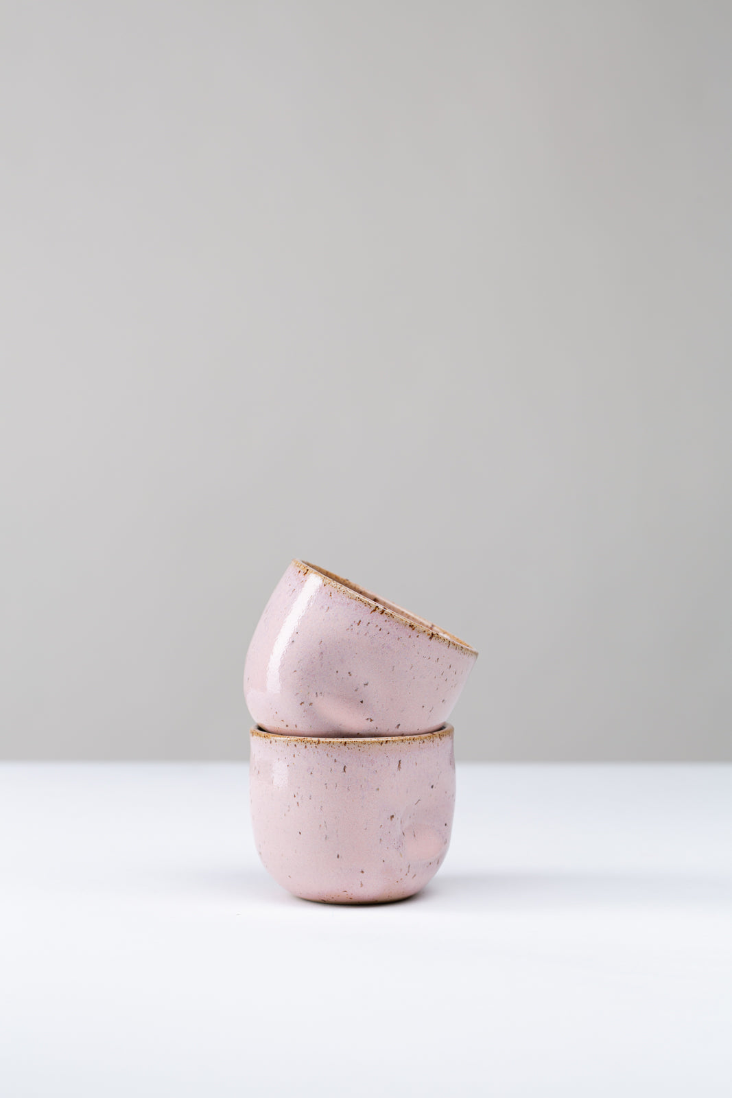 Espressobecher mit Daumendruck - rosa gepunktet