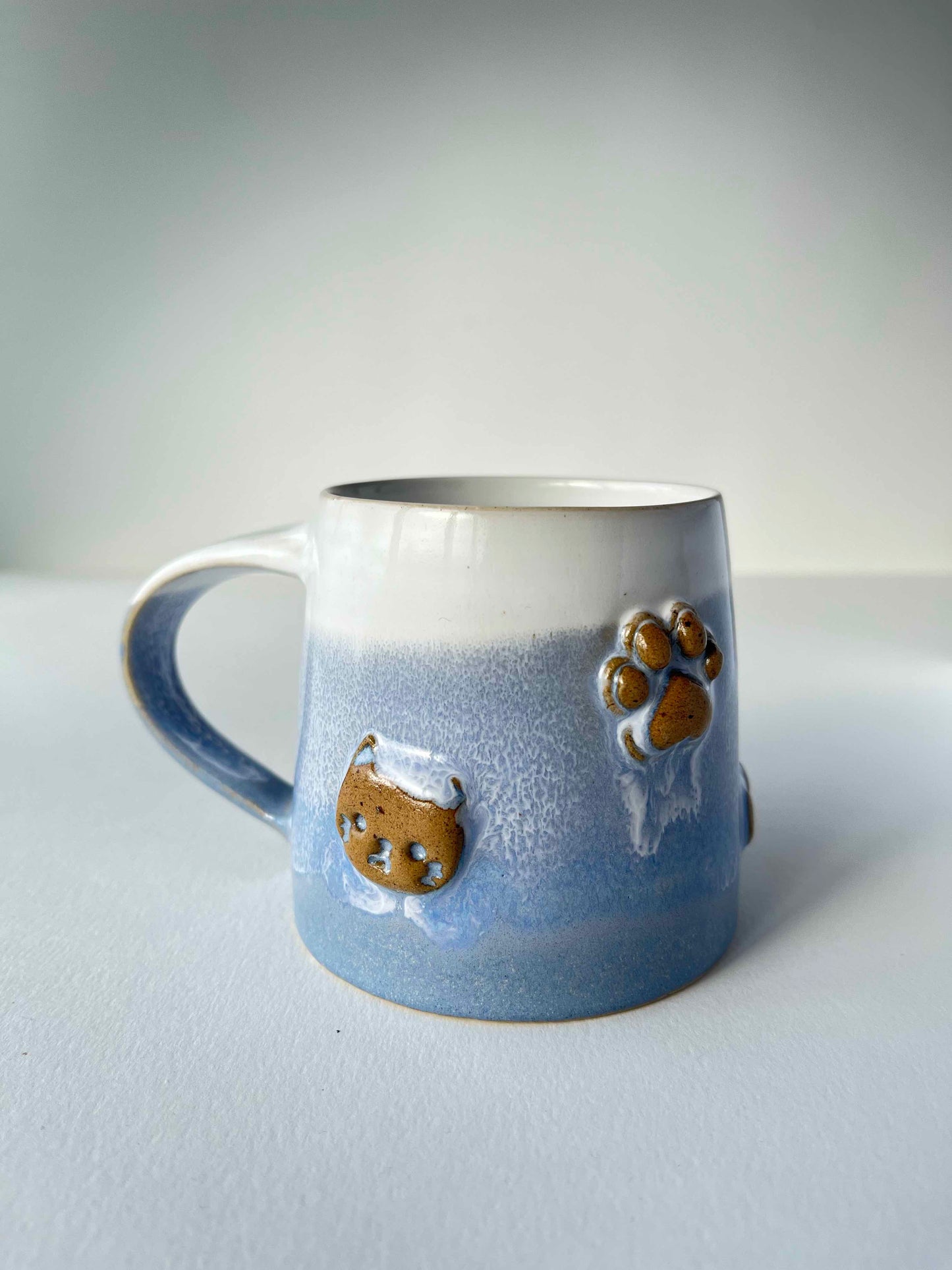 Tasse in Eisblau weiß - Motiv "Hund & Katze"